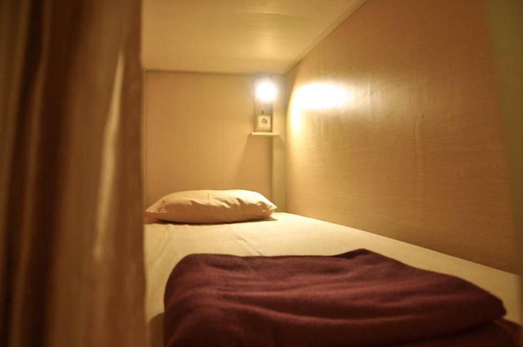 The Sleepingroom Hostel Yogyakarta Esterno foto